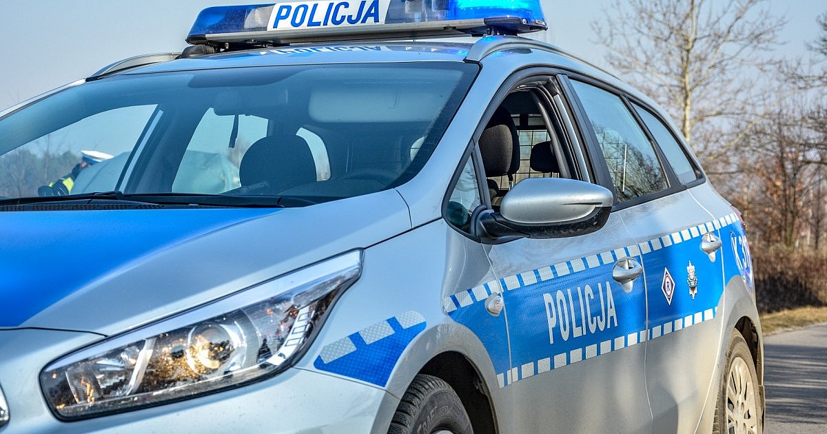 Policjanci pomogli 41-latkowi, który poważnie zranił się piłą