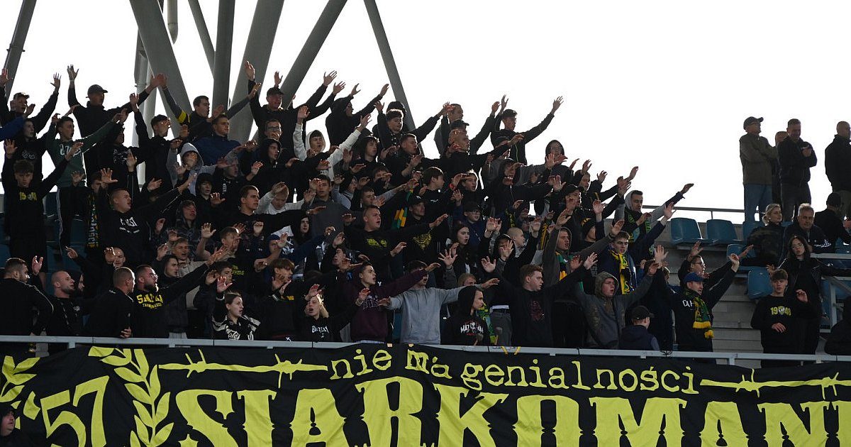 Zobacz zdjęcia kibiców z meczu Siarka Tarnobrzeg - Hutnik Kraków w Pucharze Polski [ZDJĘCIA]