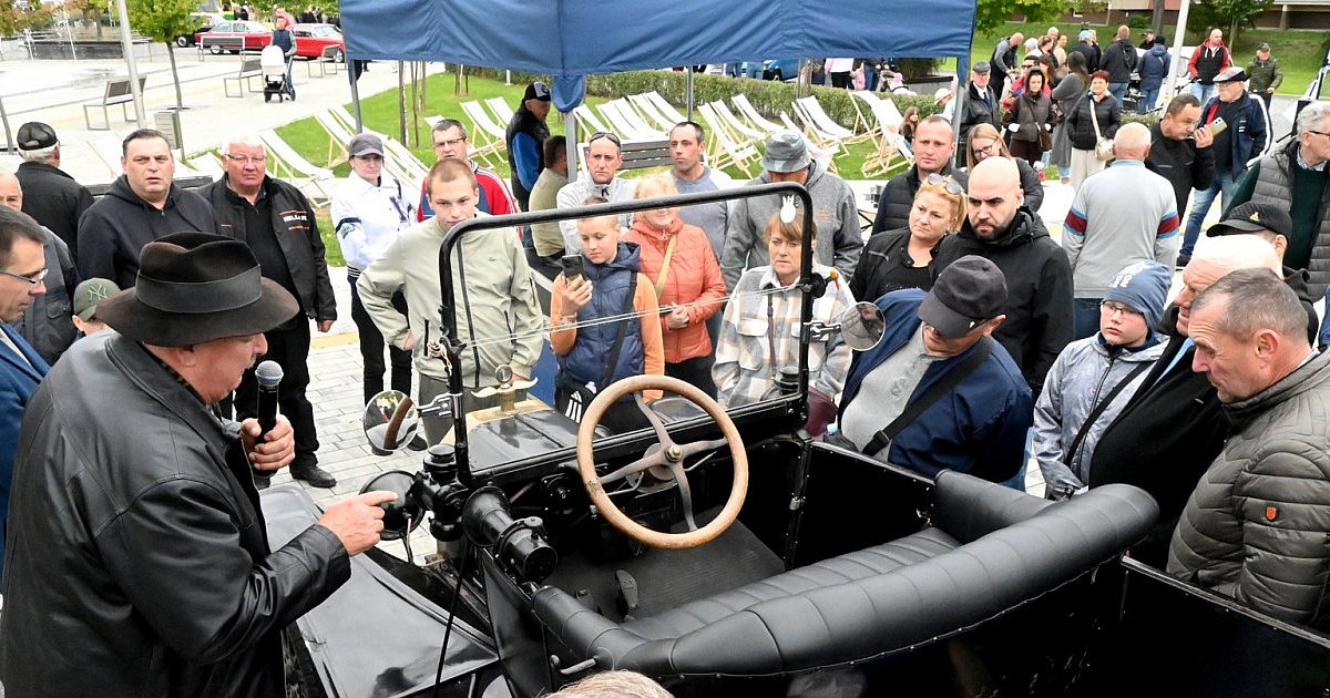 Rekordowe Retrotłoki w Gorzycach przyciagnęły tłumy. Na zlot zjechało wiele motoryzacyjnych rarytasów [ZDJĘCIA]