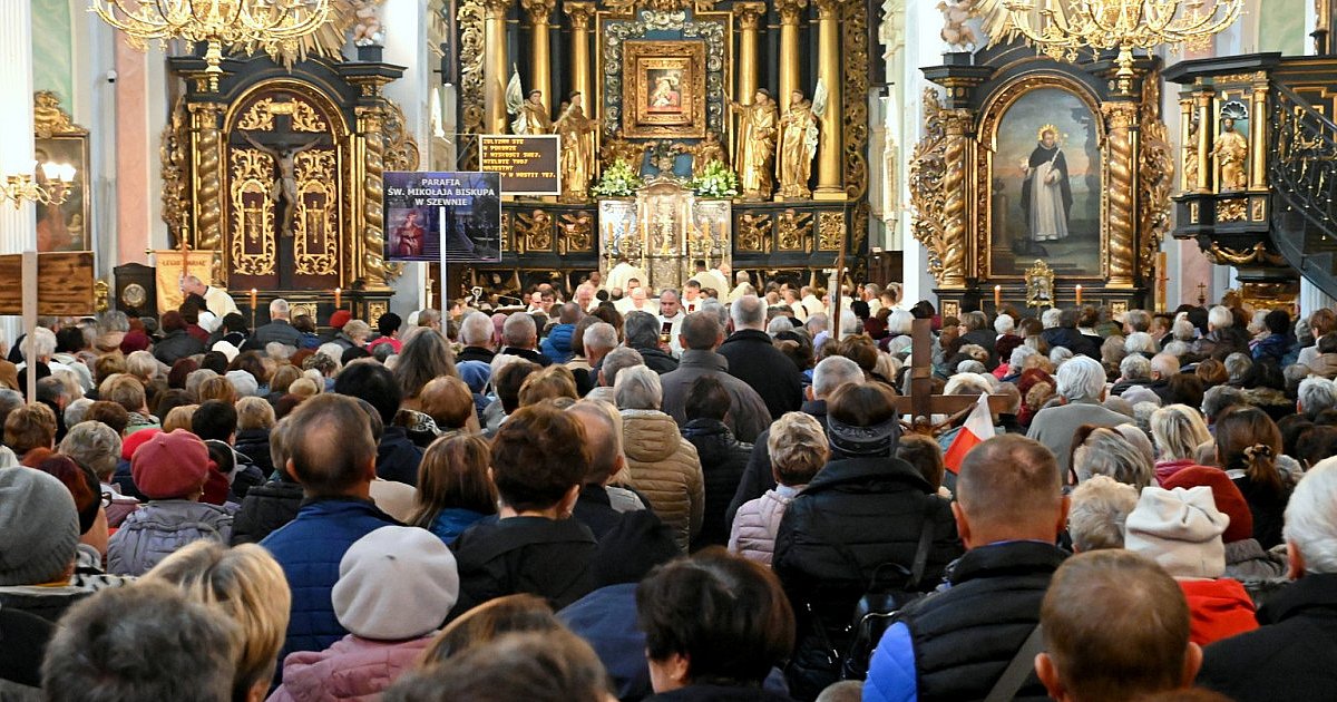 Blisko 2000 pielgrzymów u tarnobrzeskich dominikanów.  XV Pielgrzymka Kół Żywego Różańca Diecezji Sandomierskiej [ZDJĘCIA]