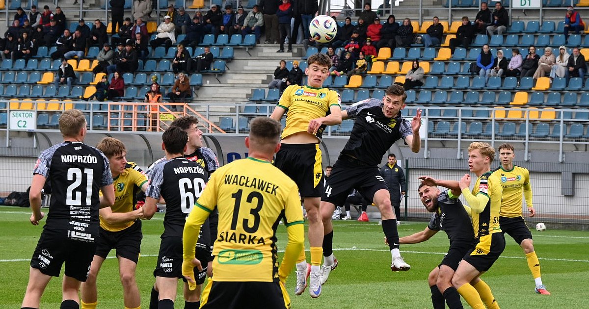 Siarka rozbiła Naprzód Jędrzejów. Cztery gole naszego zespołu! [ZDJĘCIA][TABELA]