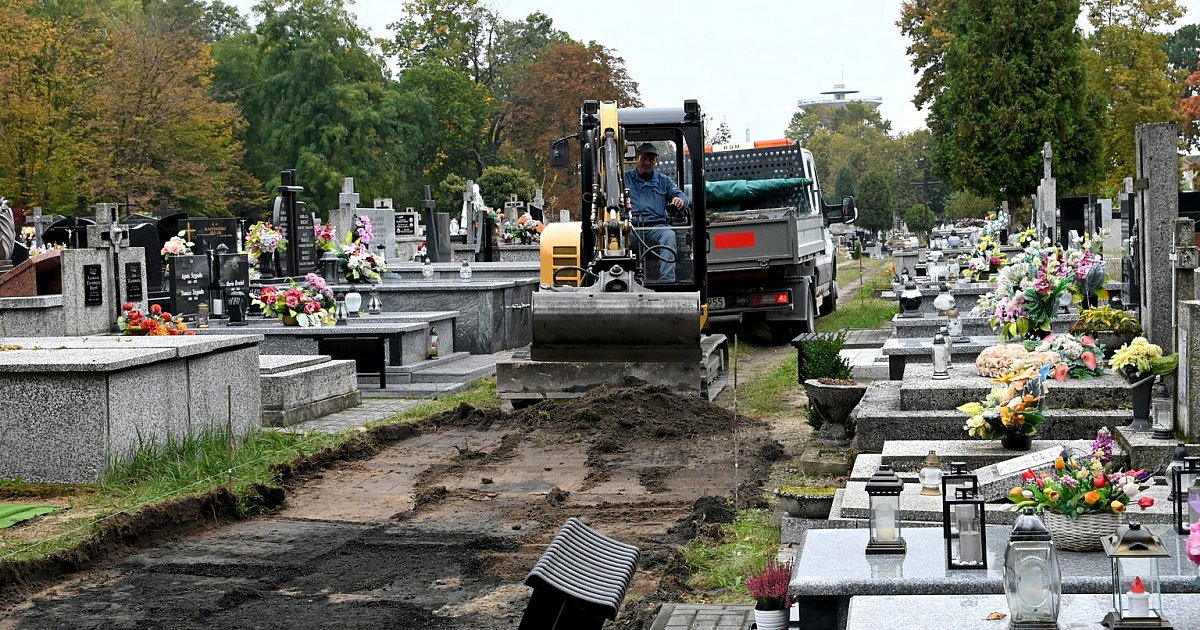 Na Cmentarzu Parafialnym w Tarnobrzegu trwa remont. Wiemy, co zostanie wykonane przed tegorocznym Świętem Zmarłych [ZDJĘCIA]