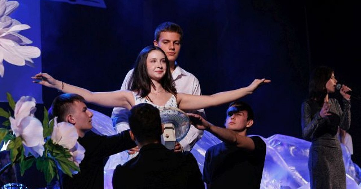 Dzień Nauczyciela i pasowanie pierwszoklasistów w tarnobrzeskim "Koperniku" [ZDJĘCIA]