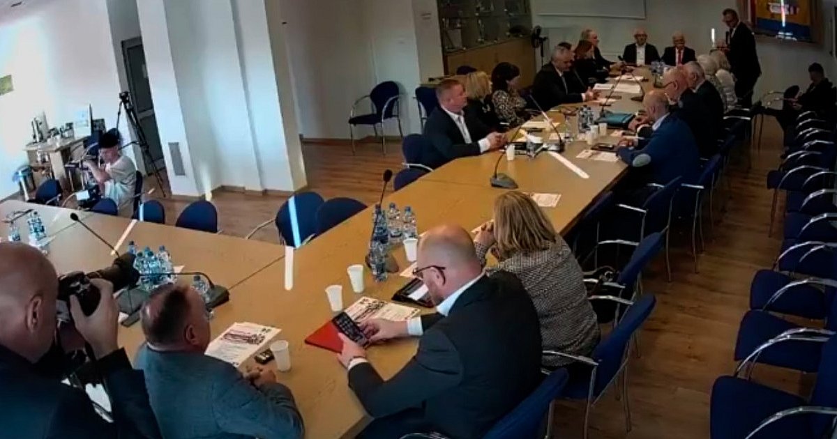 Starosta Marcin Piwnik dostał podwyżkę. Przewodniczący rady wyjaśnia: wynika to z przepisów rządowych