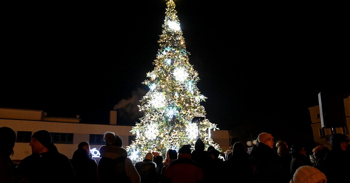 Tarnobrzescy radni zdecydowali, że w tym roku będą święta z miejską choinką i dali zgodę na wynajem dekoracji