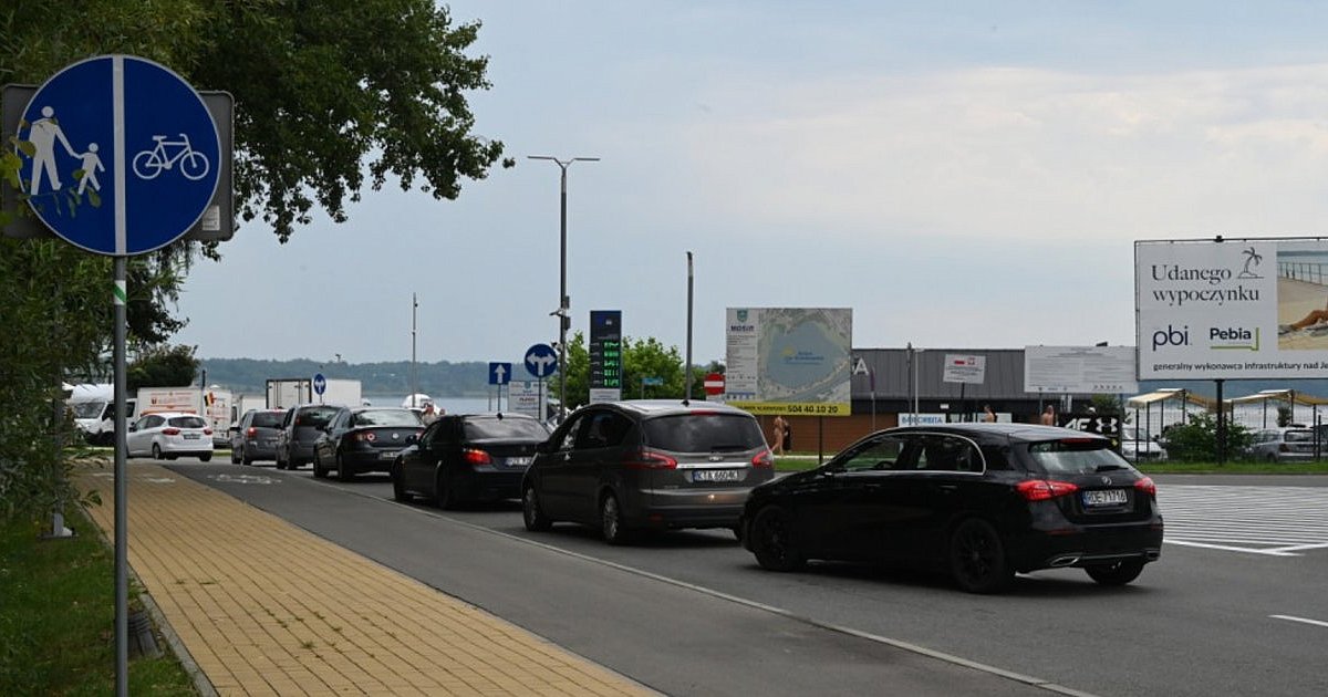 Mniej wjazdów, ale większe wpływy. Sezon 2025 nad Jeziorem Tarnobrzeskim w liczbach