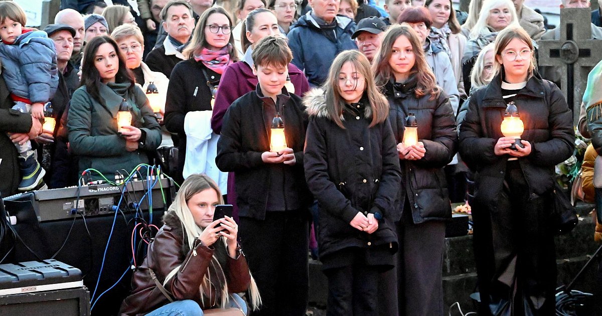 Tarnobrzeg. Zaduszki w podziękowaniu za kwestę na cmentarz "na Piaskach" [ZDJĘCIA]