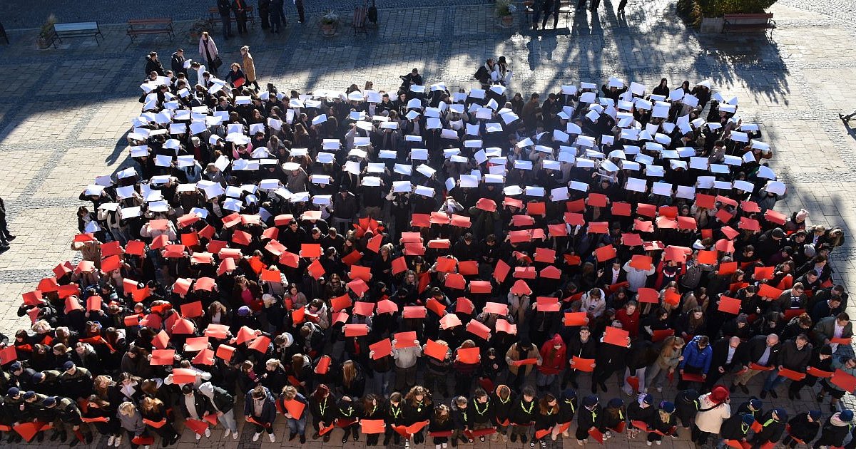 Wielka, żywa Biało-Czerwona na Święto Niepodległości. Happening w Sandomierzu [ZDJĘCIA]
