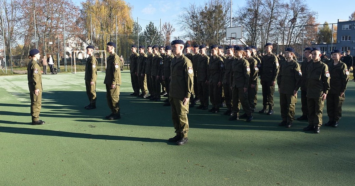 Młodzi kadeci złożyli ślubowanie w tarnobrzeskim "Górniku" [ZDJĘCIA]