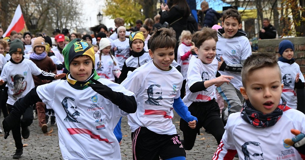 Ponad 150 dzieci pobiegło dla Niepodległej w Tarnobrzegu! [ZDJĘCIA]