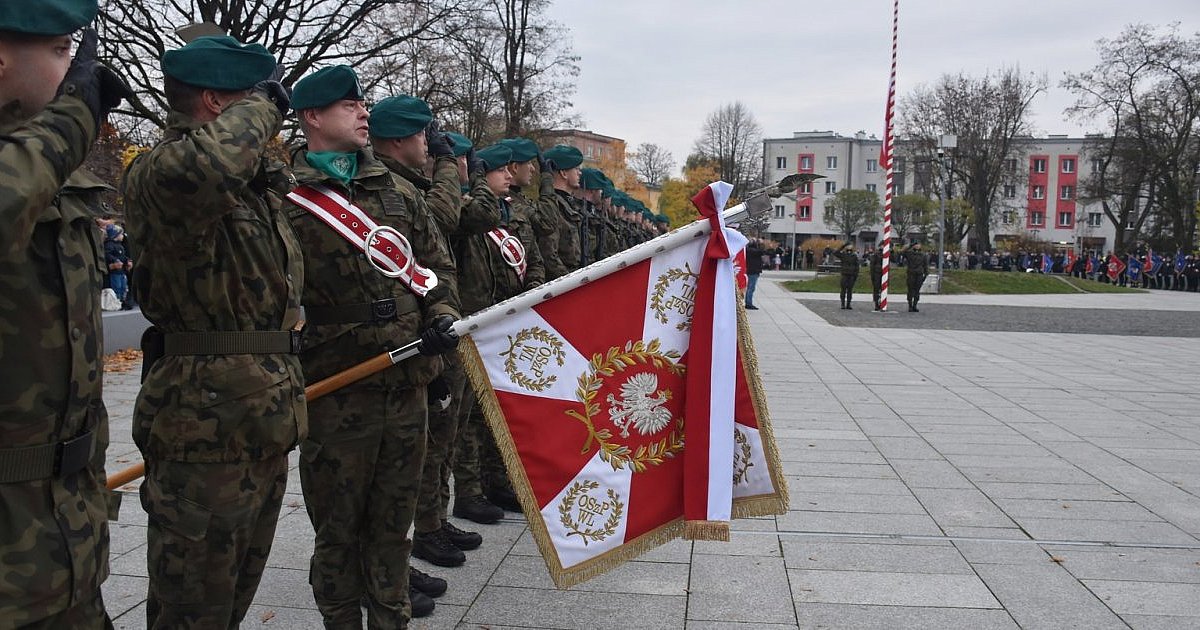 Nowa Dęba świętuje Narodowe Święto Niepodległości z wojskowym rozmachem [ZDJĘCIA]