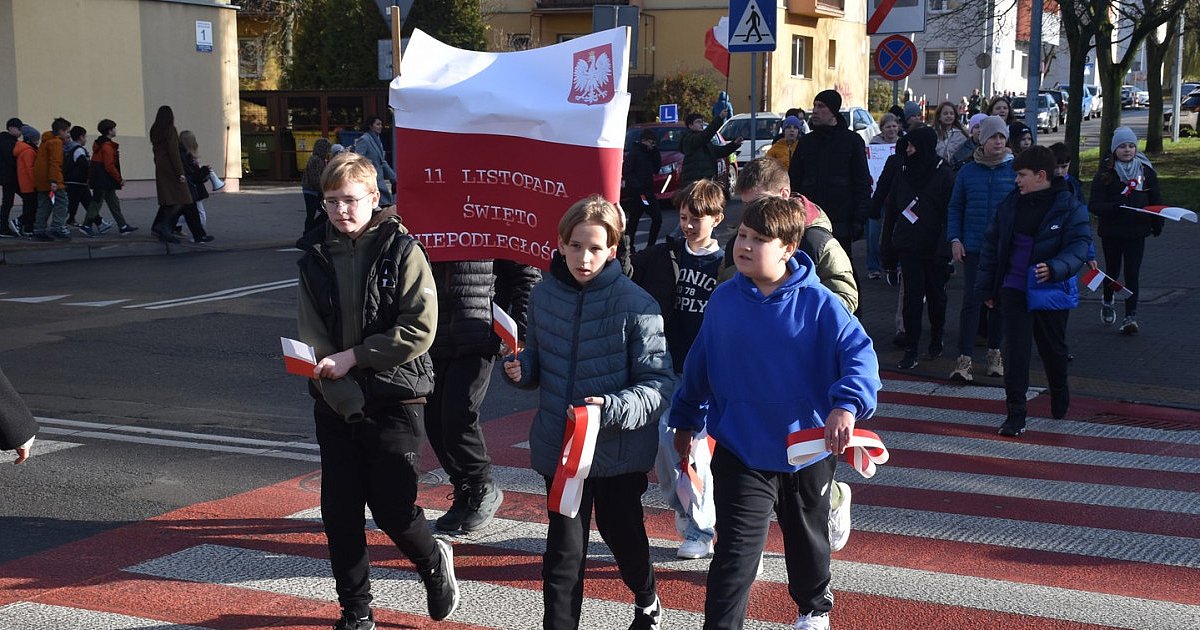 Marsz Niepodległości przeszedł ulicami Tarnobrzega [ZDJĘCIA]