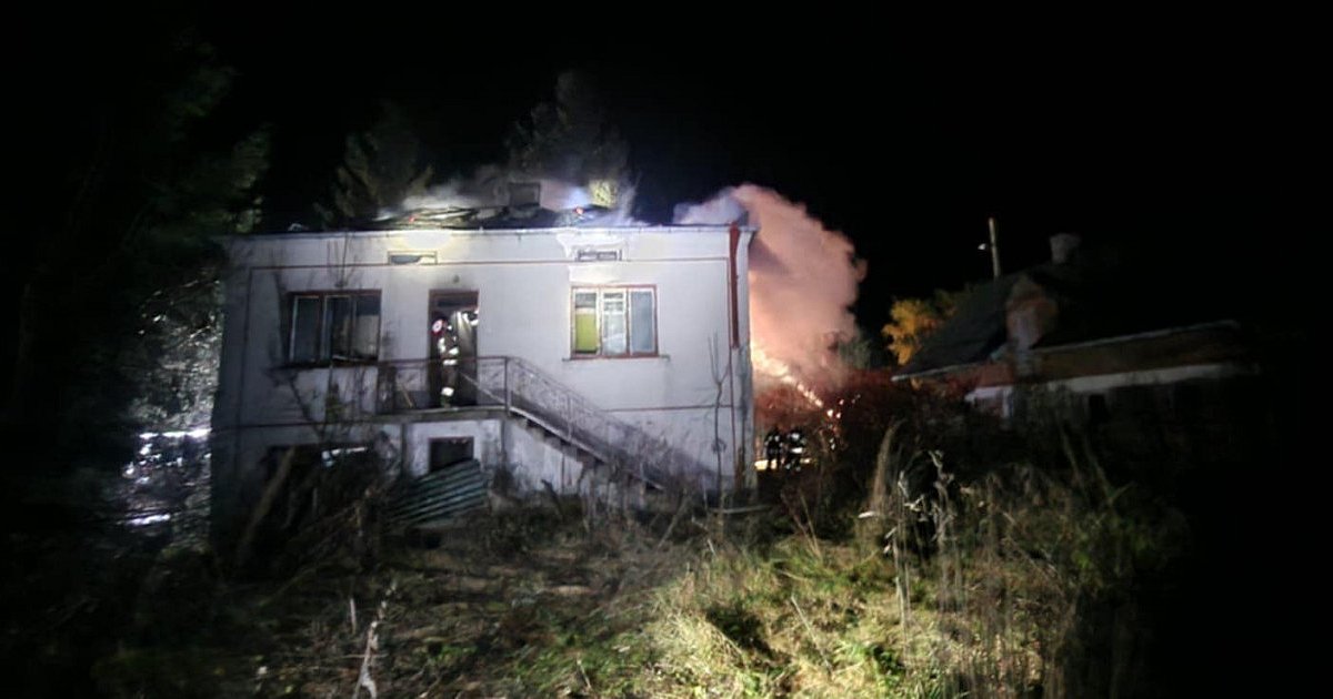 Pożar domu w Sulisławicach. Z ogniem walczyły cztery zastępy straży