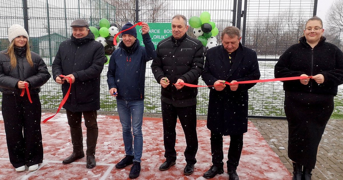 W Gorzycach na "Orliku" nawet zima nie straszna. Boisko przy Zespole Szkół otwarte po generalnej modenizacji [ZDJĘCIA]