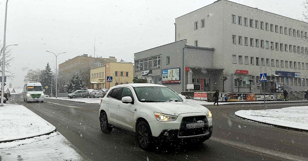 Tarnobrzeg w śniegu. Wiemy,które ulice służby odśnieżą w pierwszej kolejności i ile mają na to czasu