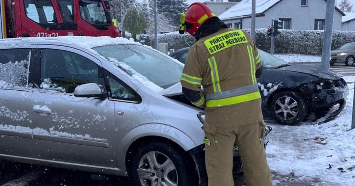 Zderzenie dwóch aut osobowych na obwodnicy Sandomierza