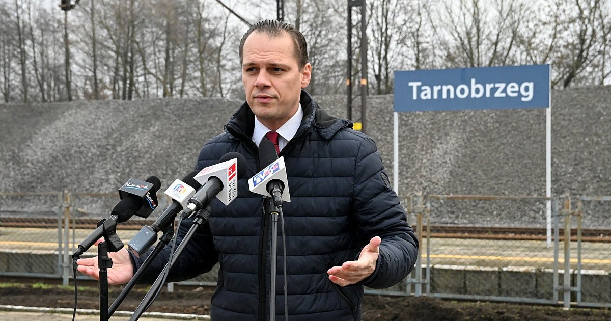 Remont tarnobrzeskiego dworca kolejowego nadal w zawieszeniu. Wciąż nie ma decyzji o wznowieniu przygotowań [ZDJĘCIA]