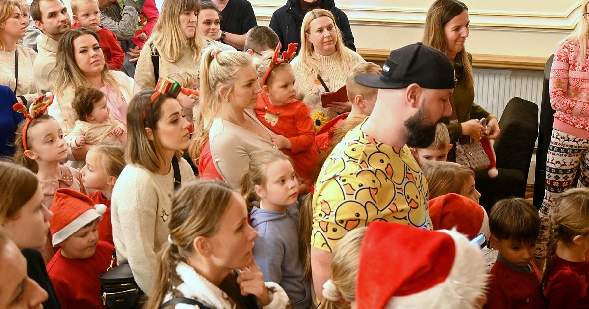 Tłum dzieci na Spotkaniu ze Świętym Mikołajem w TDK w Tarnobrzegu [ZDJĘCIA]