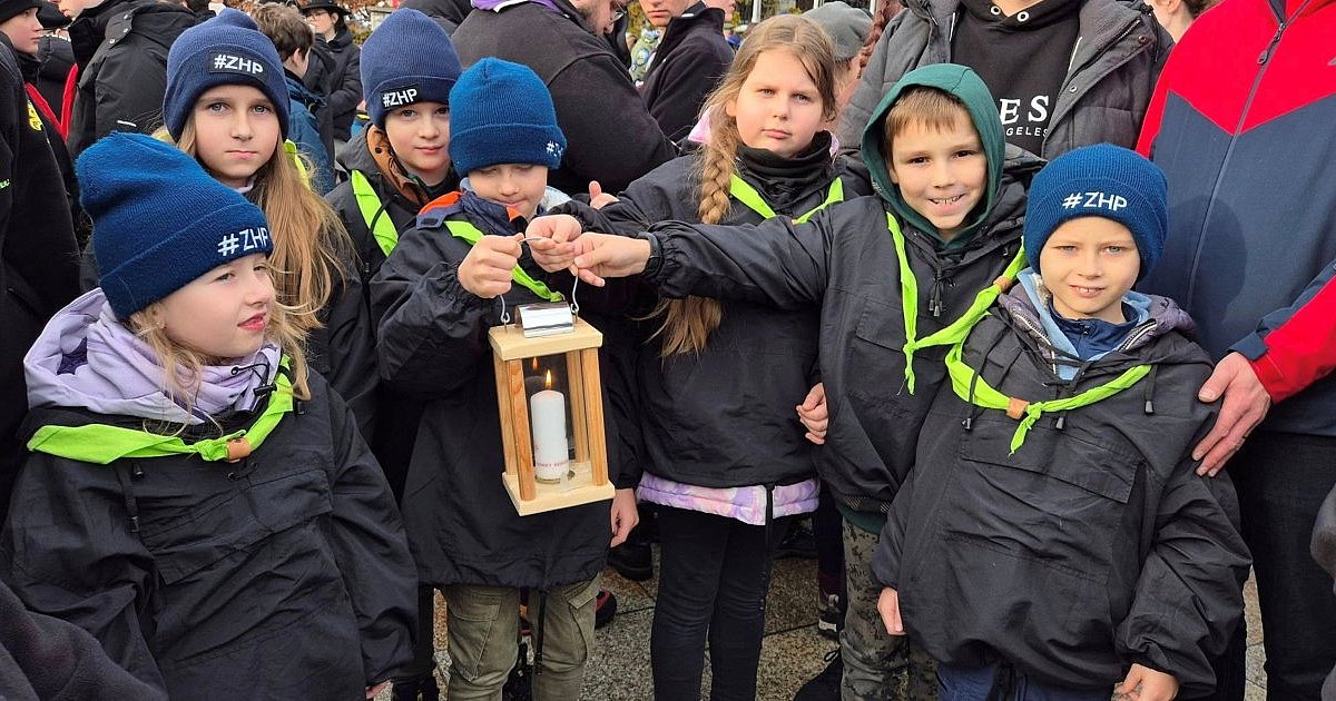 Sandomierscy harcerze wiozą Betlejemskie Światło Pokoju. Uroczyste przekazanie mieszkańcom w najbliższą sobotę