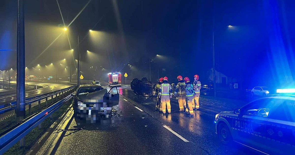 Zderzenie na Kwiatkowskiego w Sandomierzu. Trzy osoby w szpitalu [ZDJĘCIA]