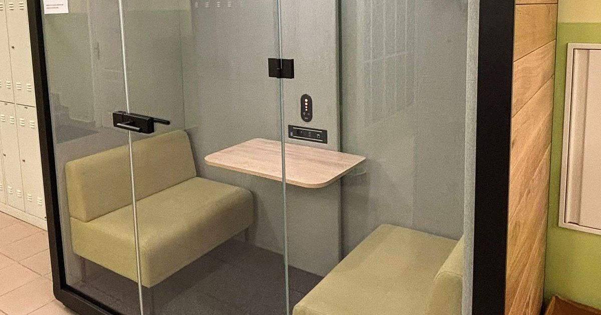 Schronienie przed hasłem, miejsce do wypoczynku i nauki w ciszy. Sandomierski "Ekonomik" ma kabiny akustyczne