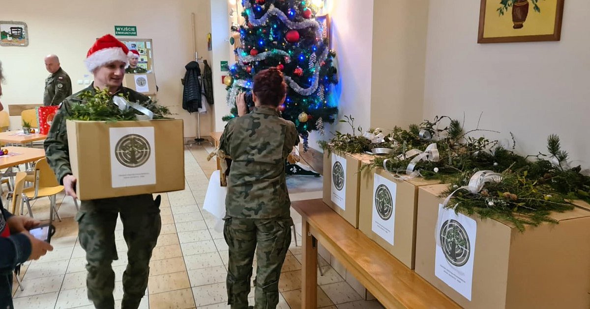 Żołnierze z Nowej Dęby dostarczyli świąteczne paczki seniorom [ZDJĘCIA]