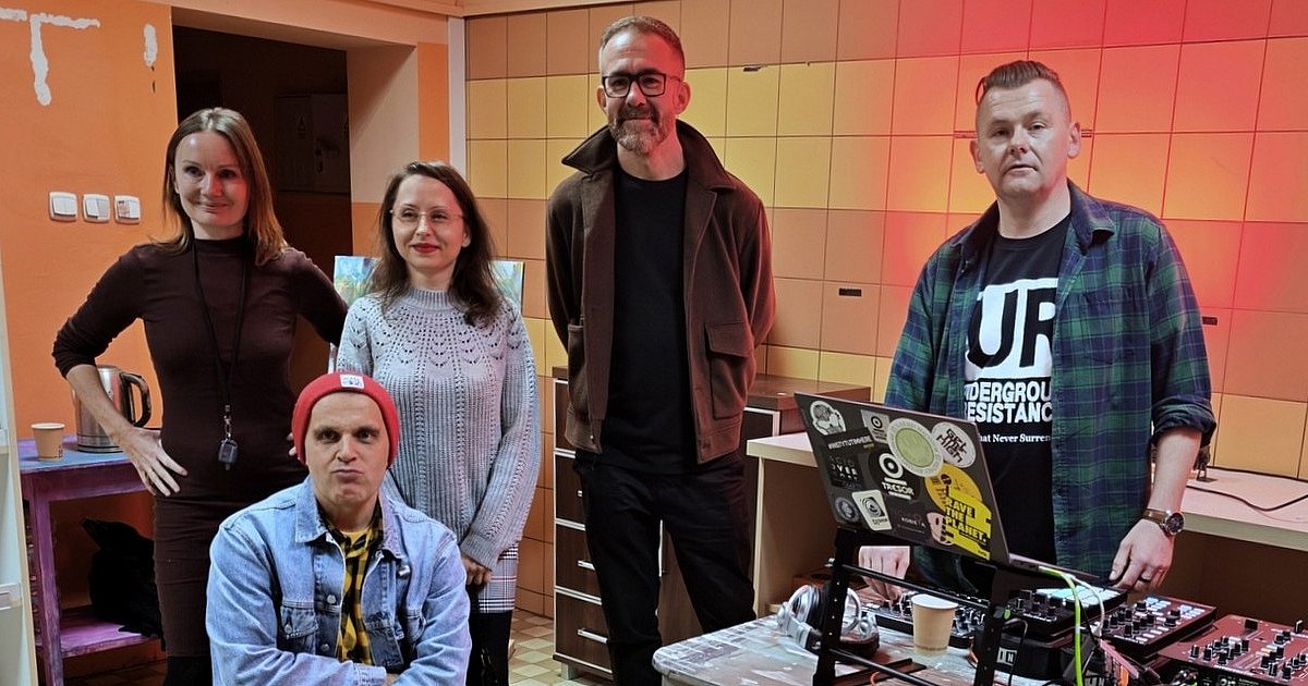 "Witryna Sztuki" w Tarnobrzegu ponownie otwarta. Na dzień dobry rozmawiano o tarnobrzeskich artystach [ZDJĘCIA]