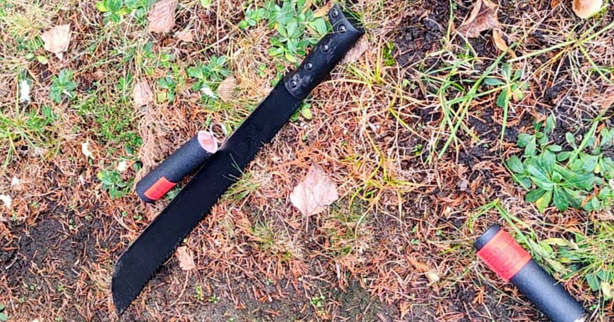 Tą maczetą nastolatek z Tarnobrzega zaatakował woźnego w szkole