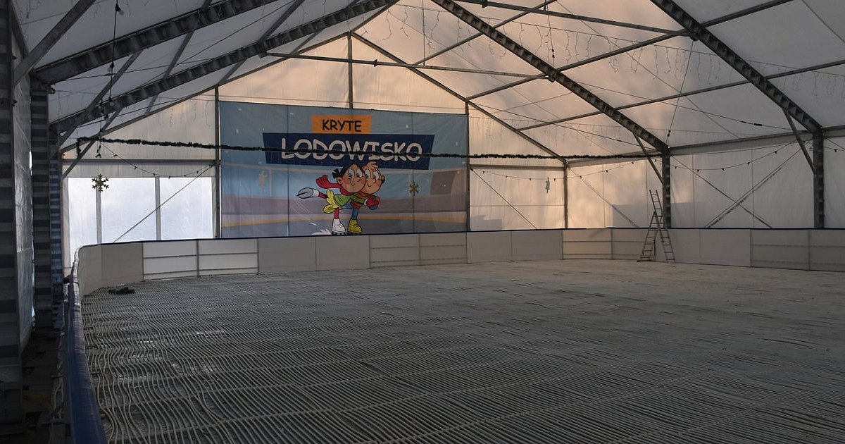 Lodowisko w Tarnobrzegu coraz bliżej. Sprawdź cennik [ZDJĘCIA]