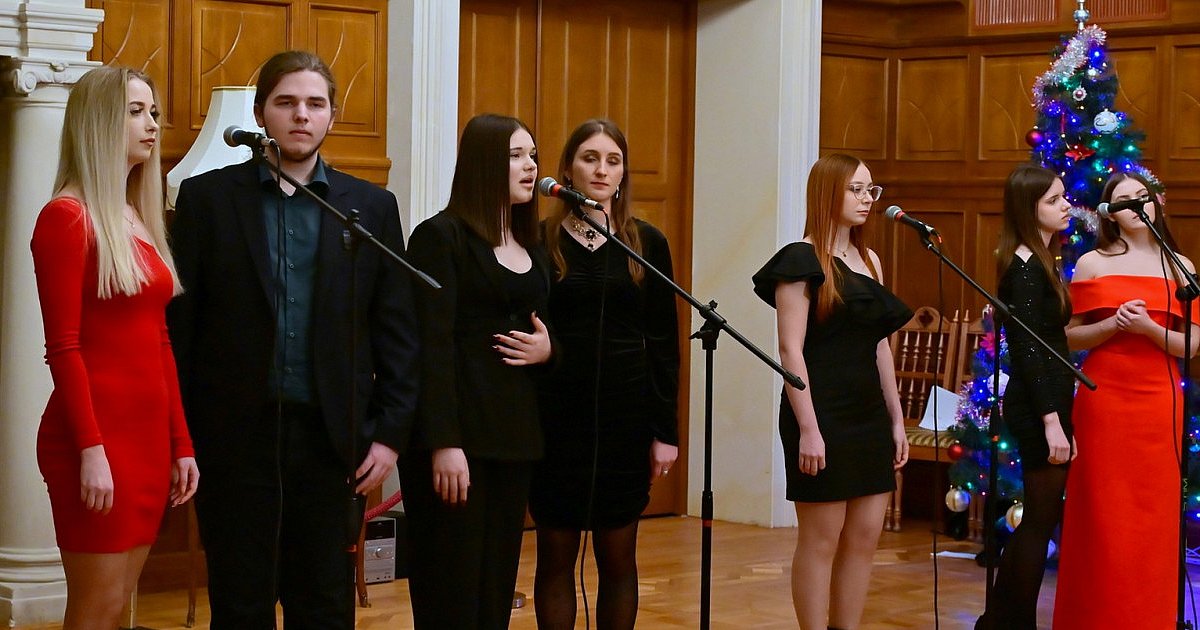 Młodzi artyści zagrali w Zamku Tarnowskich w Tarnobrzegu Koncert Noworoczny. Widownia przyjęła ich występ owacyjnie [ZDJĘCIA]