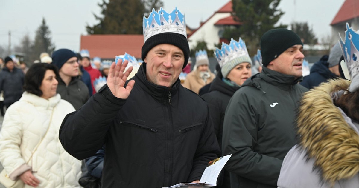 W Nowej Dębie odbył się Orszak Trzech Króli. Wydarzenie zwieńczyły jasełka [ZDJĘCIA]