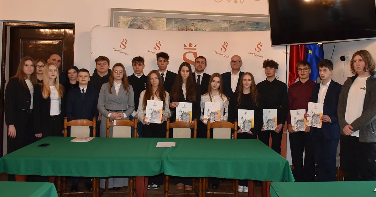 Młodzieżowa Rada Miasta  Sandomierza rozpoczęła pracę. Wybrano przewodniczącego i wiceprzewodniczących