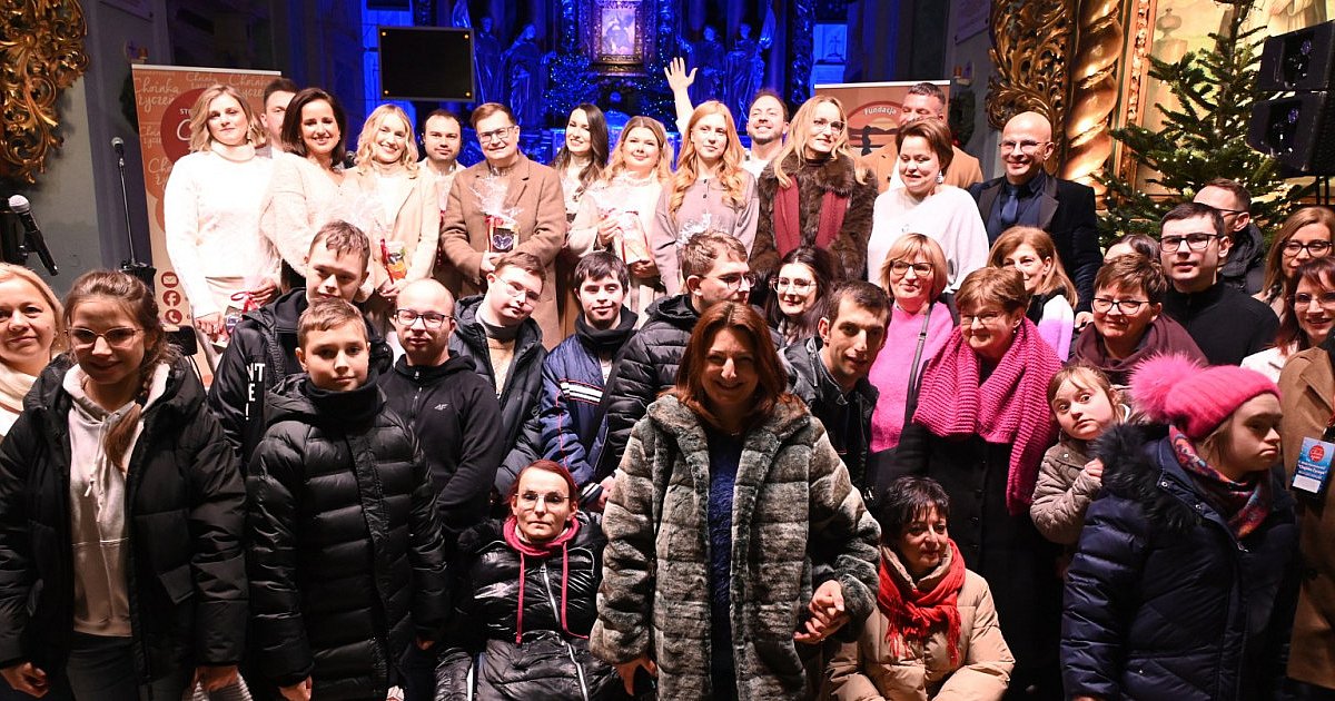 Koncert zespołu Sound'n'Grace w Kościele Dominikanów w Tarnobrzegu na finał akcji Choinka Życzeń [ZDJĘCIA]