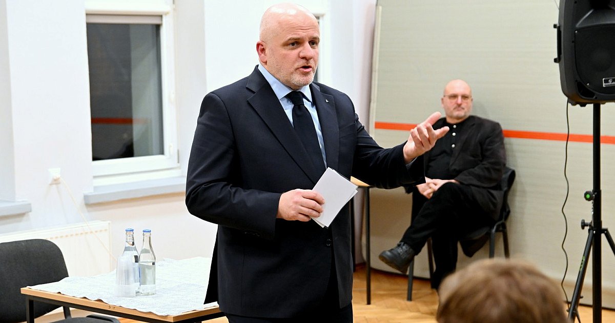 "W powietrzu czuć faszyzm" powiedział w Tarnobrzegu poseł Paweł Kowal