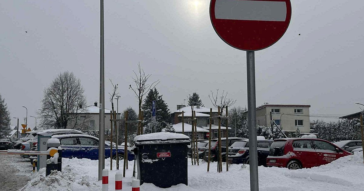 Mandaty w okolicach szpitala. Kierowcy szukają darmowych miejsc