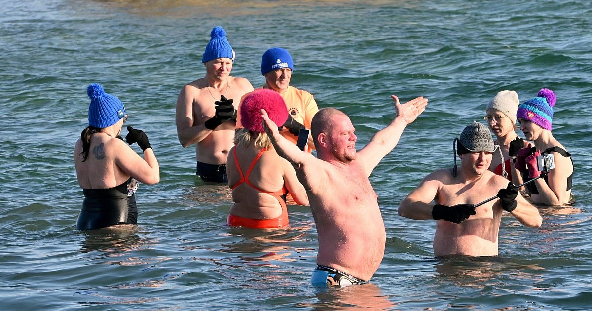 Siarczysty mróz i lodowaty wiatr nie odstraszyły morsów. MorsLove nad Jeziorem Tarnobrzeskim [ZDJĘCIA]