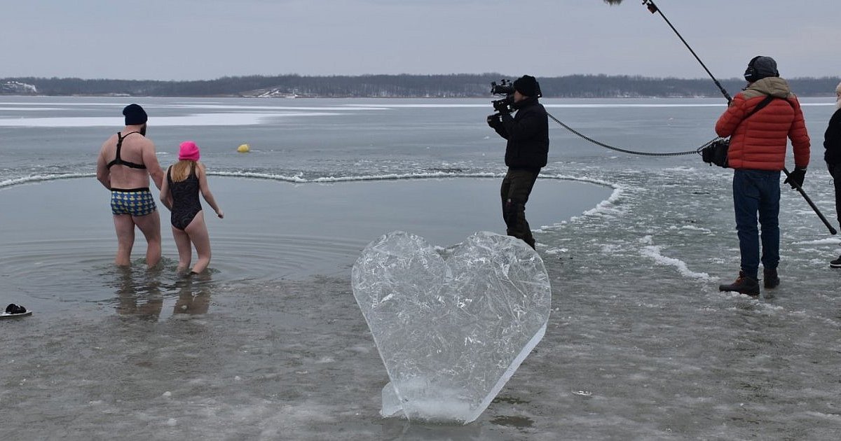 Kamery TVN nad Jeziorem Tarnobrzeskim. Mała mistrzyni i "Ice King" promują zdrowie [ZDJĘCIA]