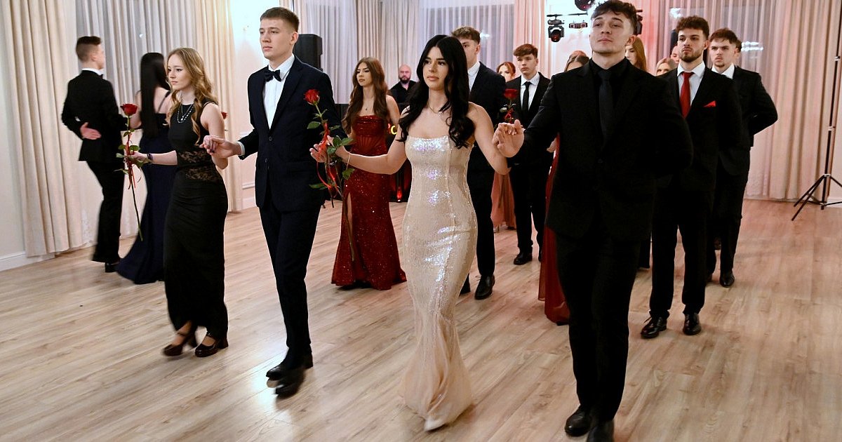 Bal studniówkowy Zespołu Szkół nr 2 w Nowej Dębie