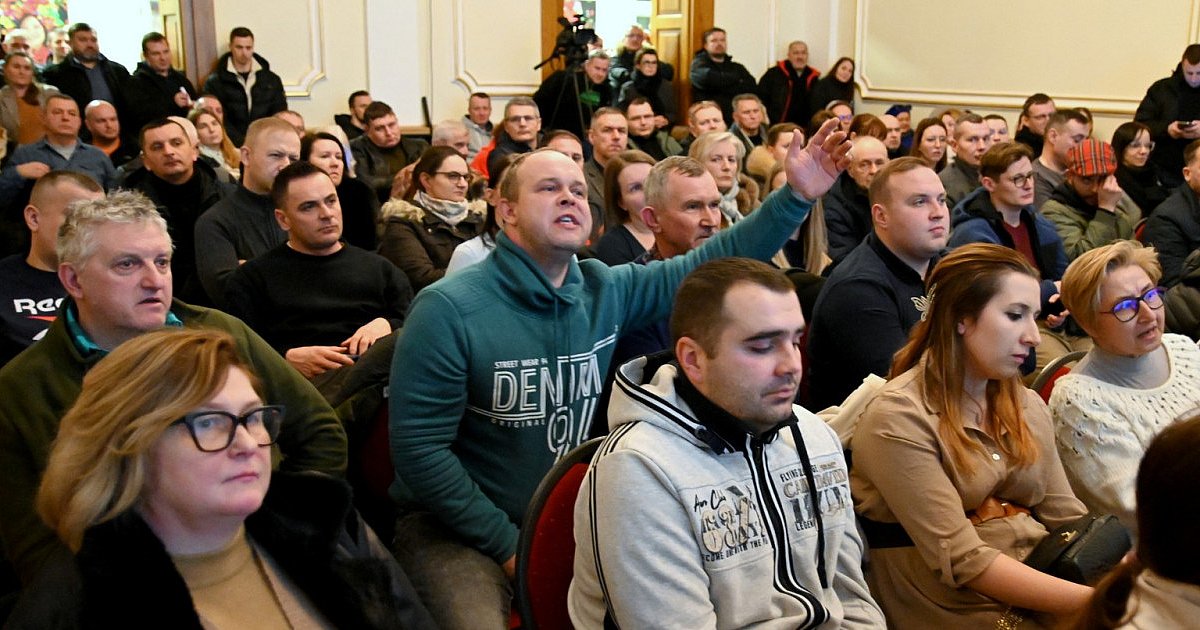 Emocje na spotkaniu konsultacyjnym w sprawie nowej DK9 w Tarnobrzegu [ZDJĘCIA]