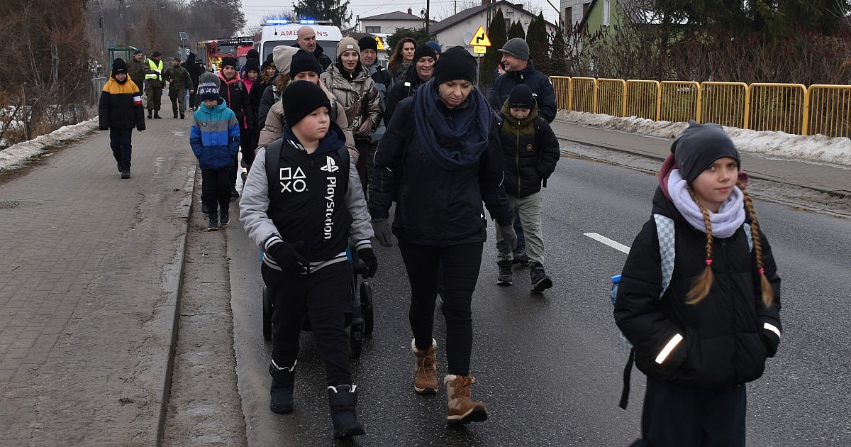 Ze Słupczy do Sandomierza szlakiem powstańców. Dzieci, młodzież i dorośli oddali hołd bohaterom 1863 roku [ZDJĘCIA]