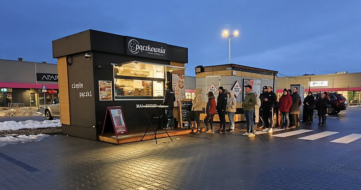 Tłusty czwartek w Tarnobrzegu. Od rana kolejki po pączki [ZDJĘCIA]