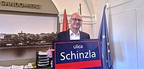 Nowe tablice z pełnymi imionami patronów
