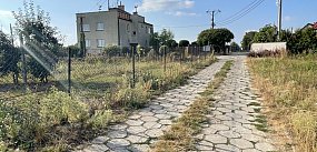 Asfalt zamiast zniszczonych płyt 