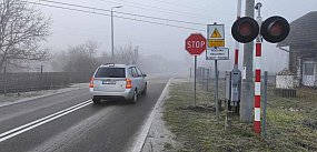 Uwaga kierowcy! Na przejeździe kolejowym w...