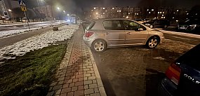 Para buchała spod kostki chodnikowej. Awaria sieci...