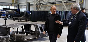 Donald Tusk w Stalowej Woli o „zakutych łbach”