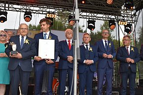 S. Radoń „Zasłużonym dla Powiatu Sandomierskiego”-10250