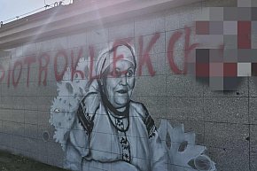 Zniszczony mural poświęcony Marii Kozłowej-10385