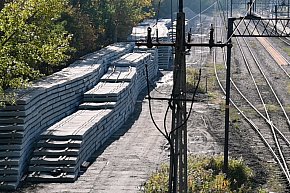 Materiały do remontu zgromadzone na stacji PKP w Tarnobrzegu-10688