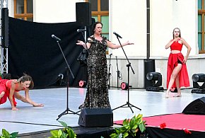 Muzyczna uczta podczas festiwalu przed Zamkiem Tarnowskich w Tarnobrzegu [ZDJĘCIA]-225390